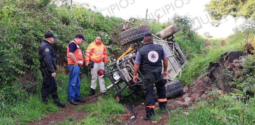 Vuelca en la Acuaco-Zacapoaxtla y abandona su auto