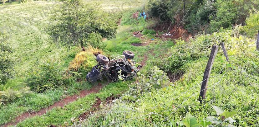 Vuelca en la Acuaco-Zacapoaxtla y abandona su auto