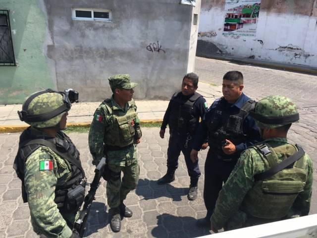 Militares y comando se enfrentan en asalto a personal de Bienestar