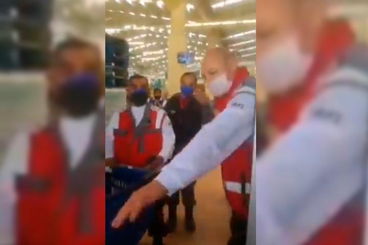 VIDEO Por no usar cubrebocas les niegan acceso a Walmart, y arman zafarrancho