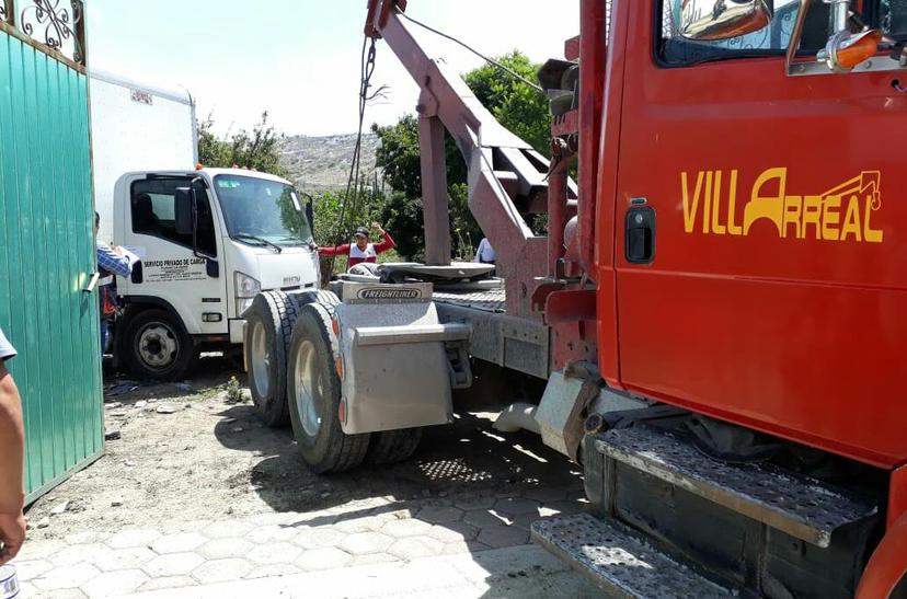 Hallan vehículos robados en casa de hermano de regidor de Tepeaca