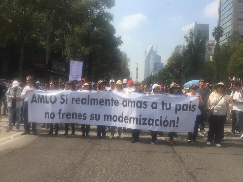 Miles marchan en CDMX contra consultas a modo 