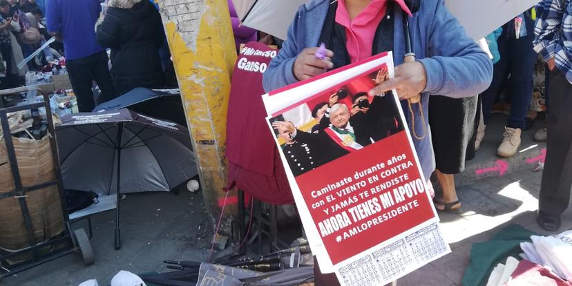 Comerciantes hacen su agosto con imagen de AMLO