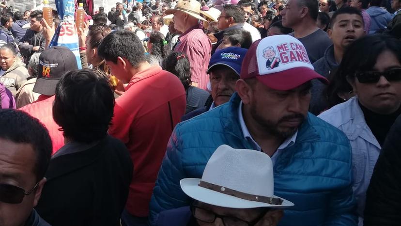 Comerciantes hacen su agosto con imagen de AMLO