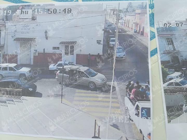 VIDEO: Balean comandancia y pegan a policías de Tecamachalco