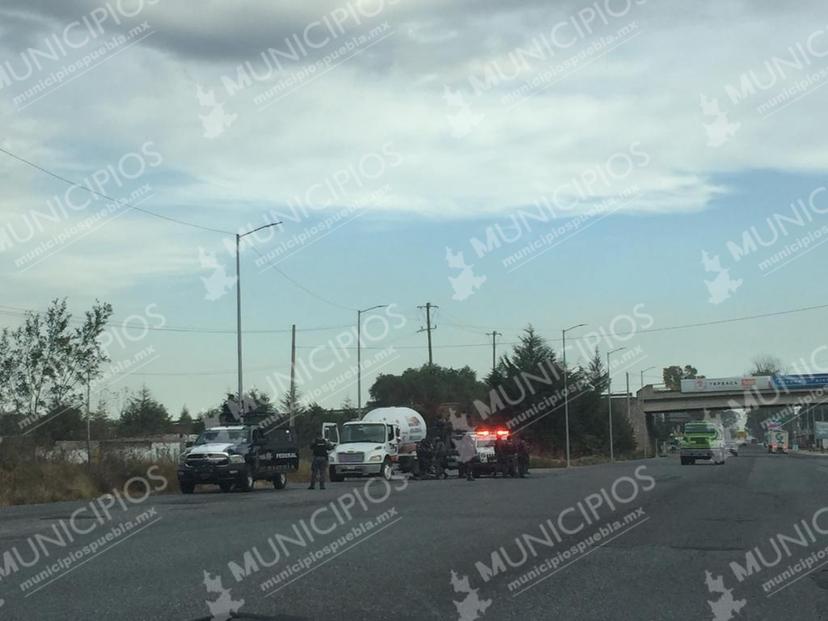 Detienen a huachicolero con pipa de gas LP en Tepeaca