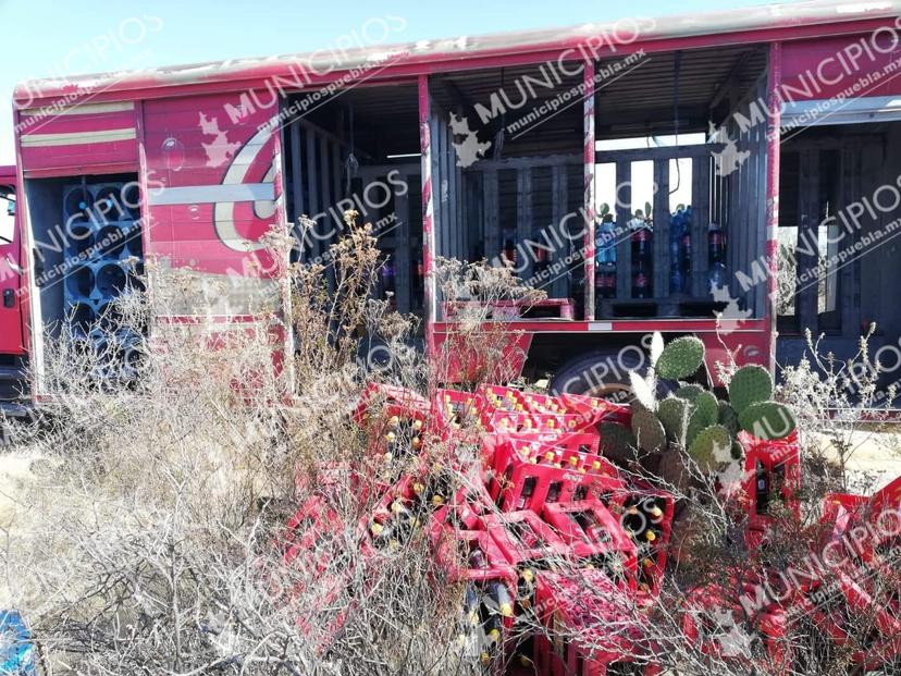 Aseguran bodega con vehículos robados en Tecamachalco