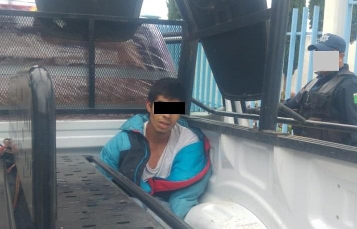 Lo encuentran saqueando templo en Huauchinango y policía lo libera