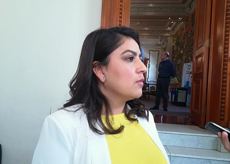 Pese a críticas, analiza Claudia Rivera viajar a Colombia