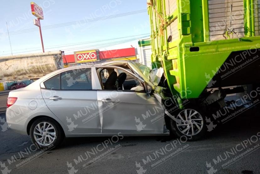 Se salvan de morir prensados tras conducir ebrios hacia Tehuacán