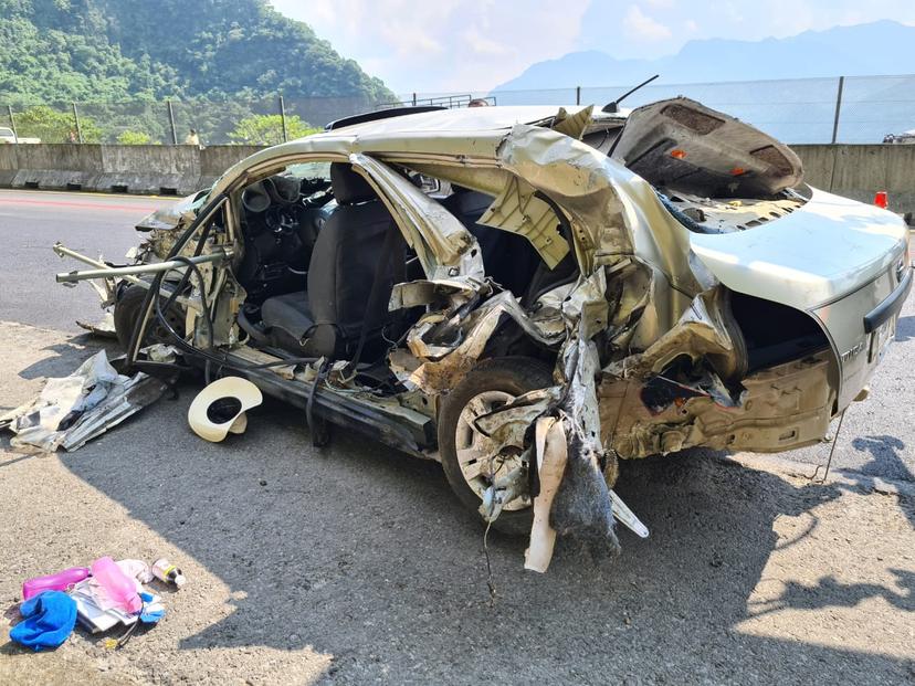 Mueren dos en la México-Tuxpan al chocar con camión tipo cisterna