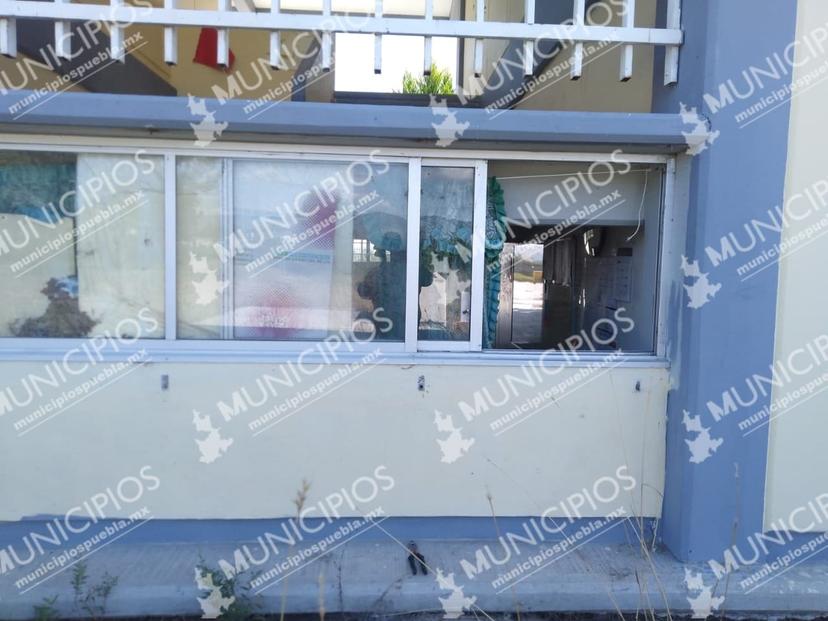 Ladrones saquean telesecundaria en Tecamachalco