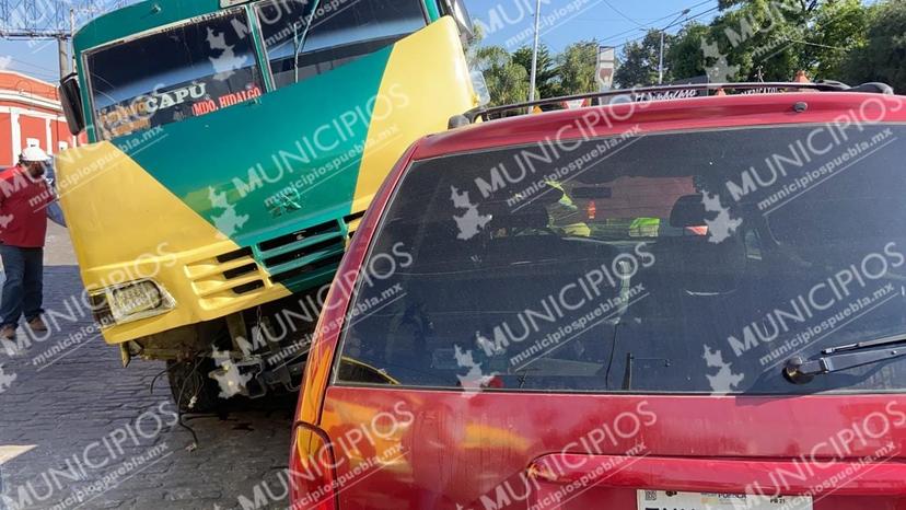 Choque de microbús y un particular deja 5 lesionados en La Constancia