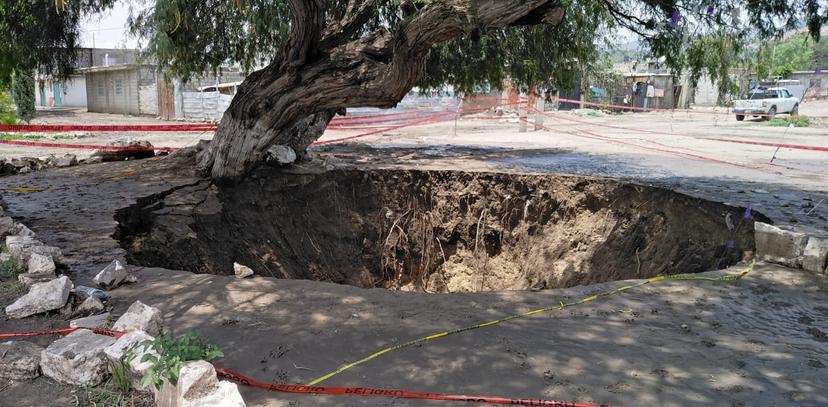 Aparecen socavones en colonia de Tehuacán