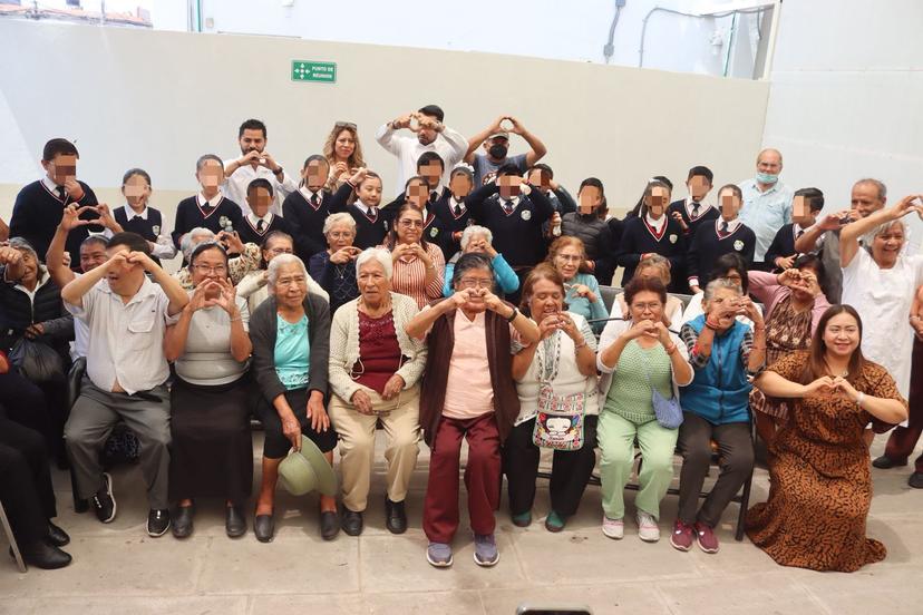 Niñez de Amozoc participa en Cabildo Infantil con el edil Severiano de la Rosa