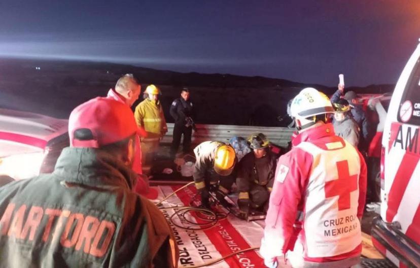 Migrante se accidenta con su camioneta en la Tlaxco-Tejocotal