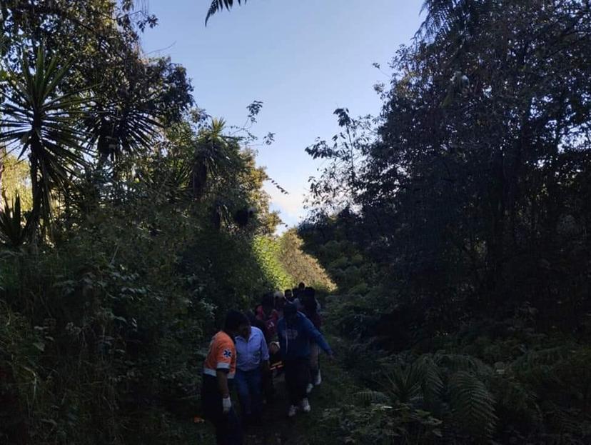 Cae hombre en estado de ebriedad a barranca en Chignautla