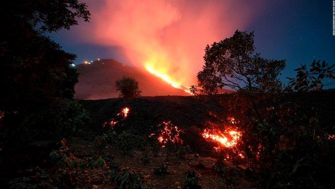 Guatemala: la lava del volcán Pacaya amenaza con sepultar a la localidad de Patrocinio