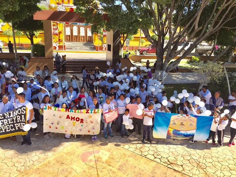 Marchan niños por la paz en Yehualtepec