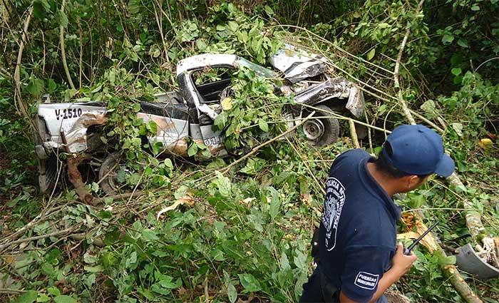 Muere en volcadura comandante de Vialidad en Xochitlán