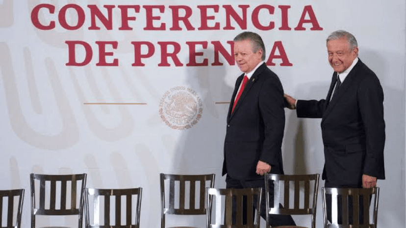 Acepta AMLO renuncia de Zaldívar y perfila a una mujer para suplirlo