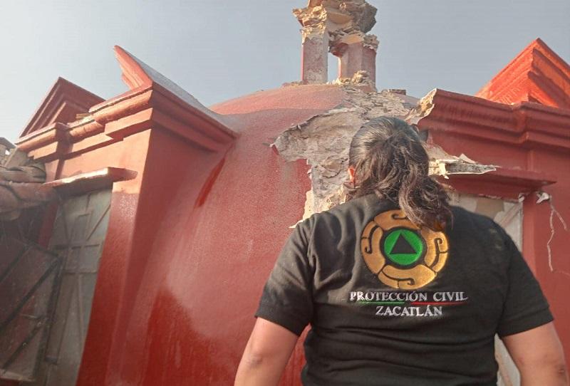 FOTOS Rayo destroza cúpula del templo de Zacatlán en plena Feria