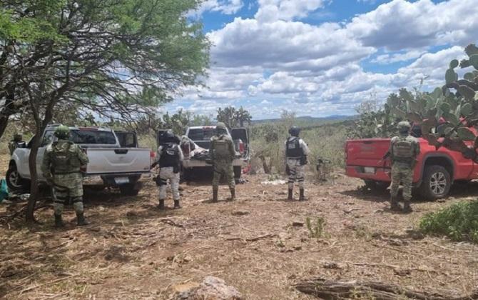 Ubican cientos de cartuchos para armas largas en campamento clandestino