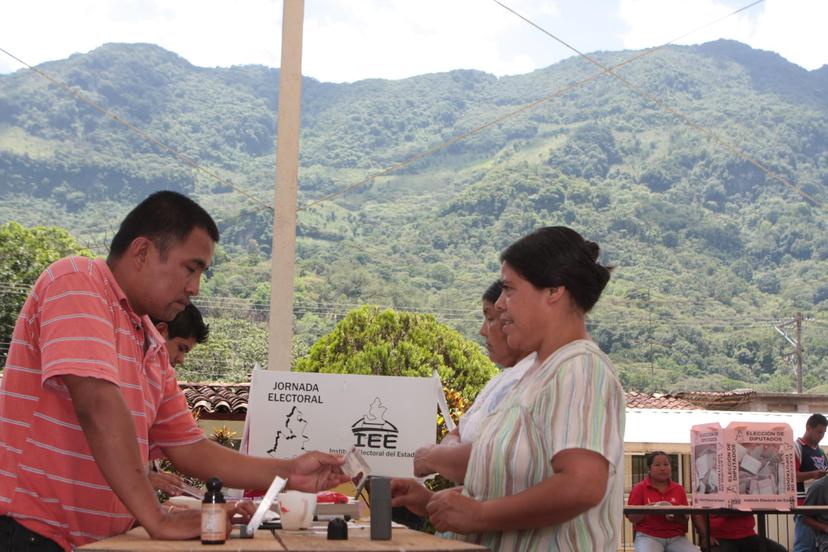 Céspedes garantiza seguridad a pobladores de Zapotitlán de Méndez