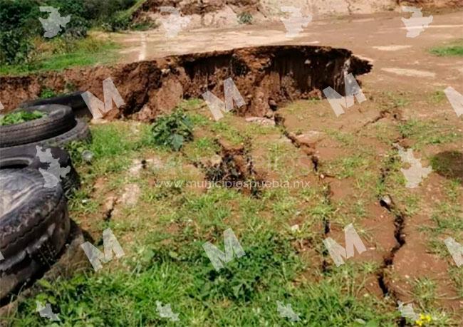 Aparece socavón en campos deportivos del municipio de Zautla