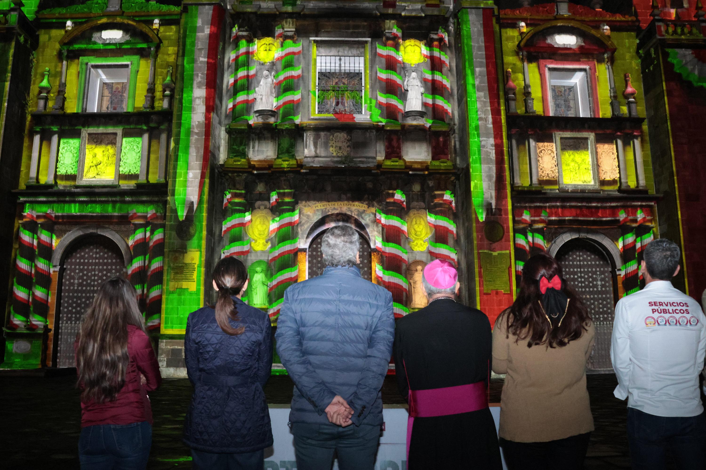 Espectáculo de videomapping en Catedral de Puebla.