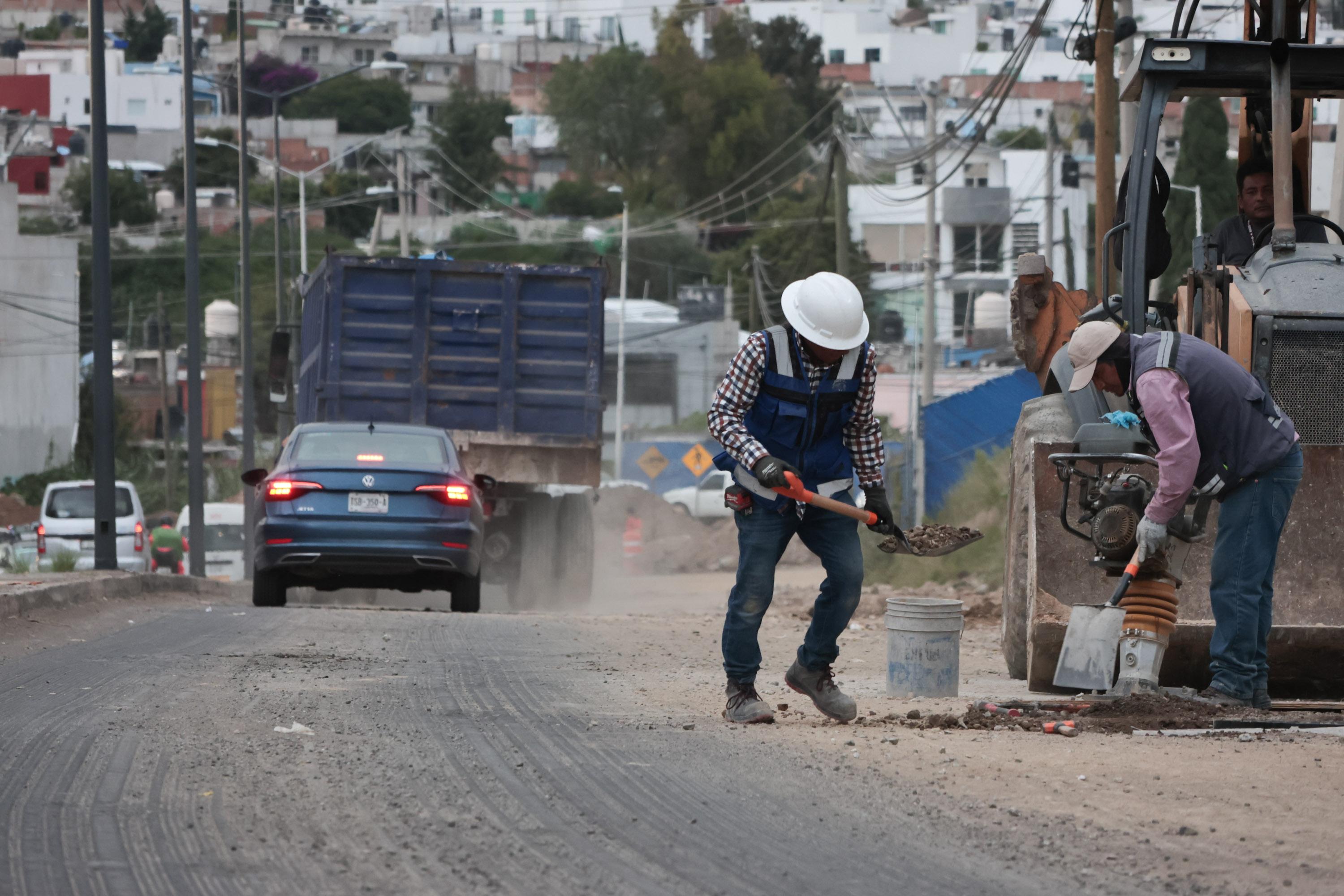 Se mantiene cierre vial en la carretera Camino al Batán.