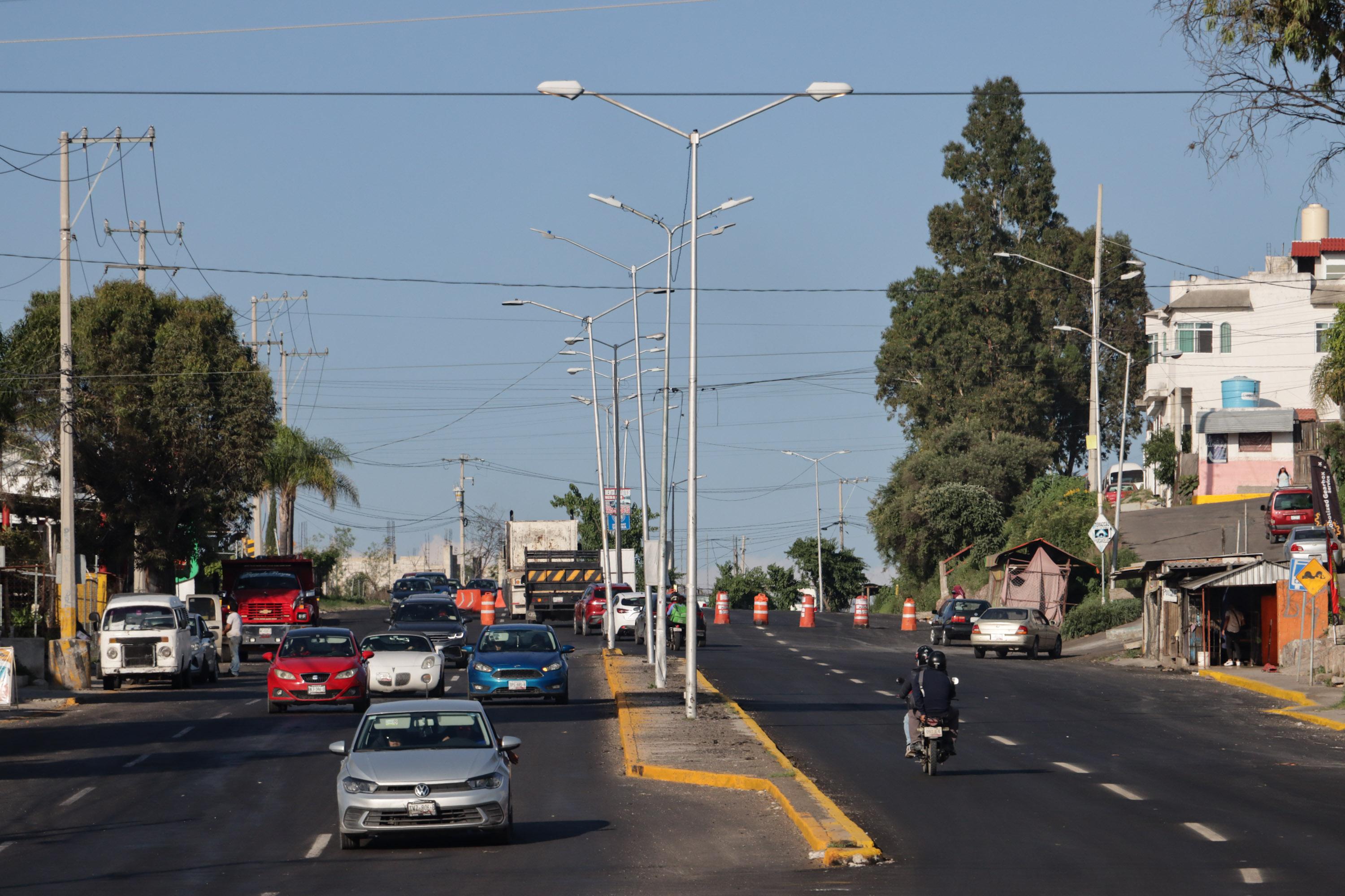 Trabajos de rehabilitación concluidos en la carretera que conecta a San Francisco Totimehuacan con la desviación a San Baltazar Tetela.