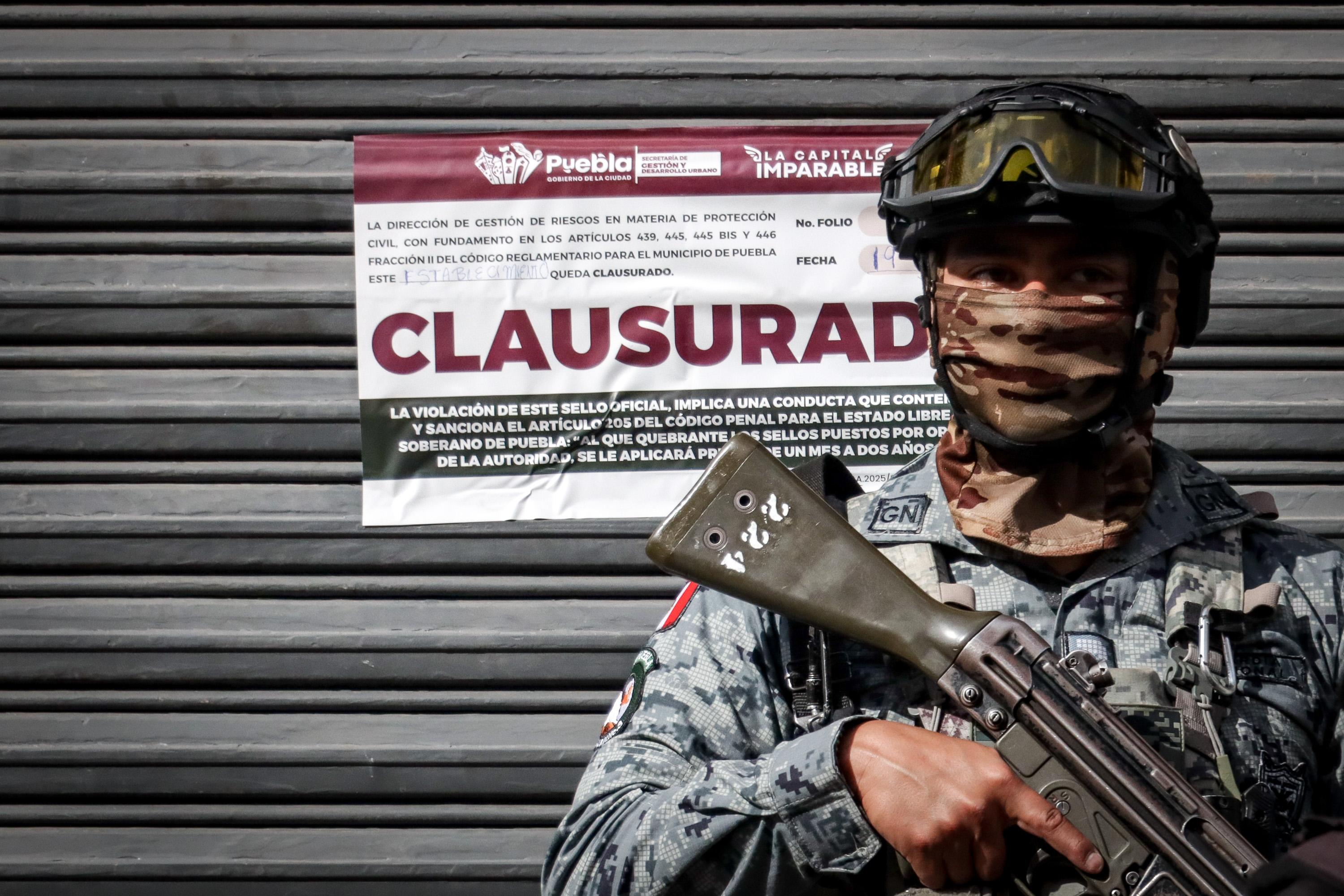 Operativo en tiendas mayoristas del Centro Histórico de Puebla.