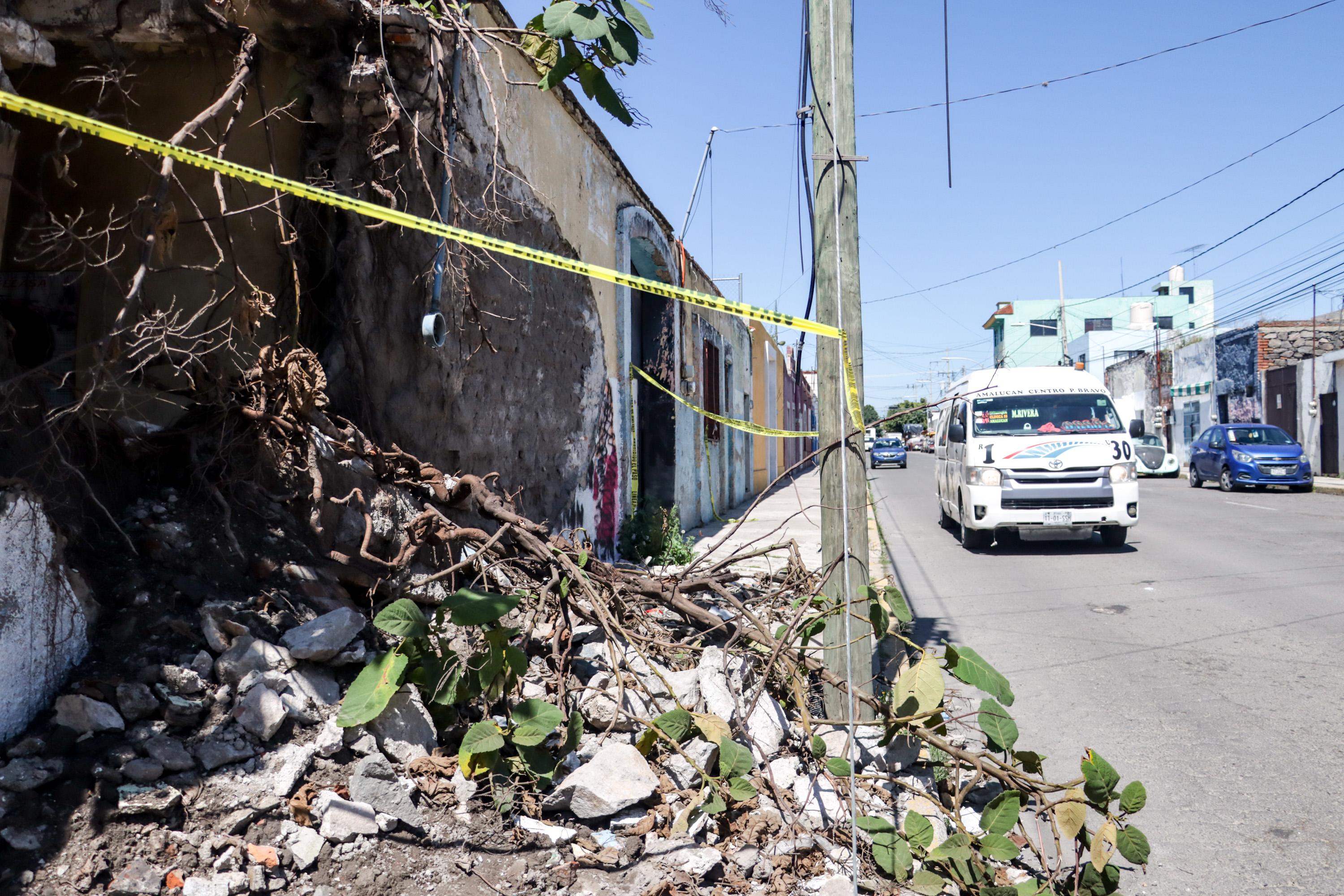 No ha sido atendida barda de casona que colapsó en la calle 14 Poniente en Puebla.