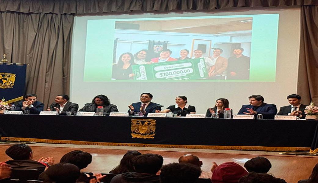 Cinco jóvenes estudiantes de la Facultad de Economía (FE) de la UNAM ganaron el primer premio del Reto Banxico 2025.