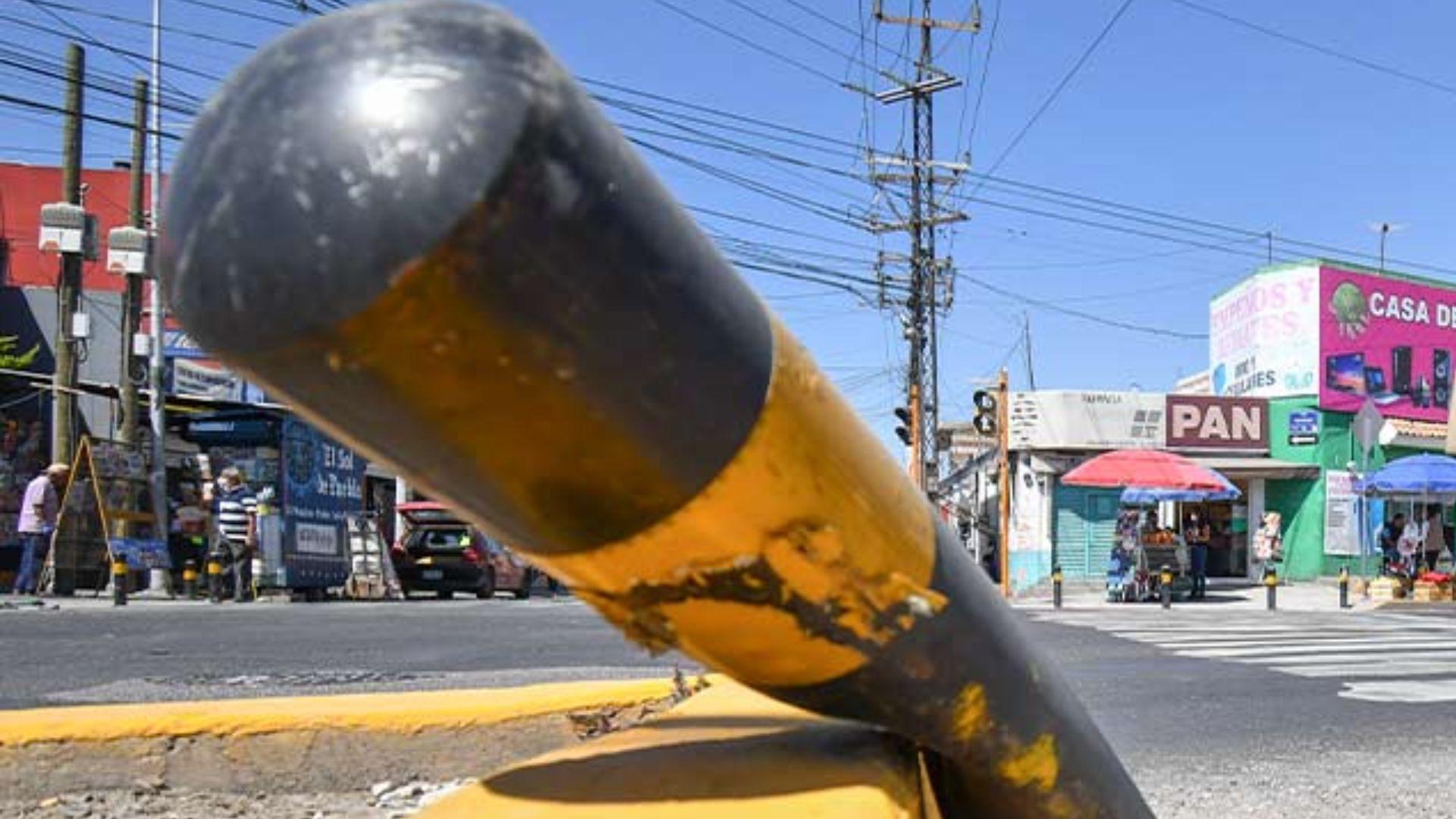 Bolardo vandalizado en Atlixco 