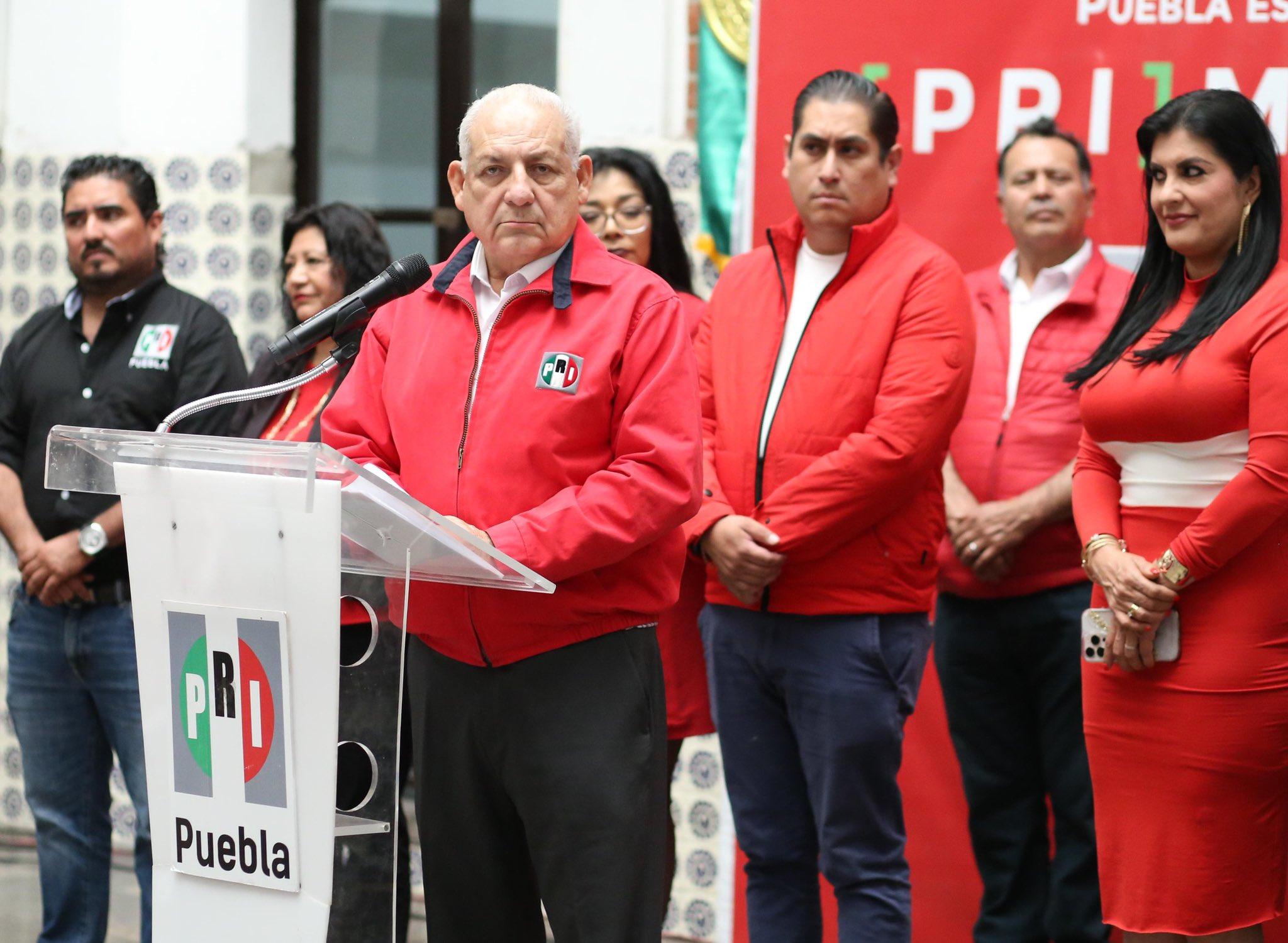 Dirigente interno del Partido Revolucionario Institucional (PRI) en el estado de Puebla, Juan José Castro Justo.