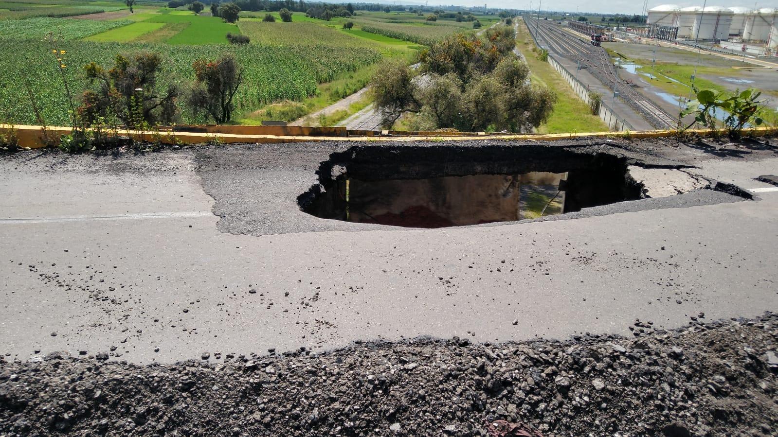 Sigue paso vehicular restringido en bulevar Aeropuerto a Huejorzingo.