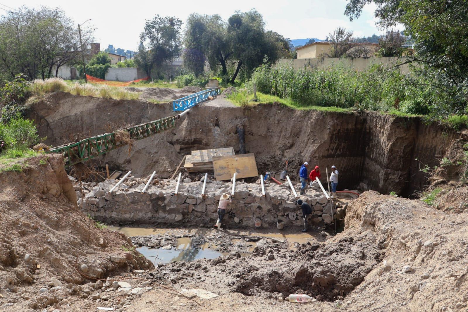 En la barranca de Chaucingo comenzó la construcción de un puente vehicular de 12 metros.