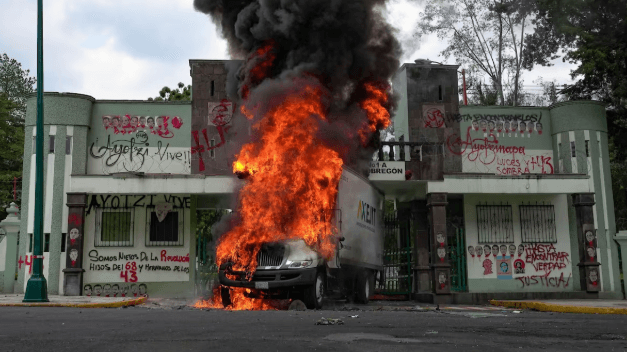 Ayotzinapa-rogelio morales