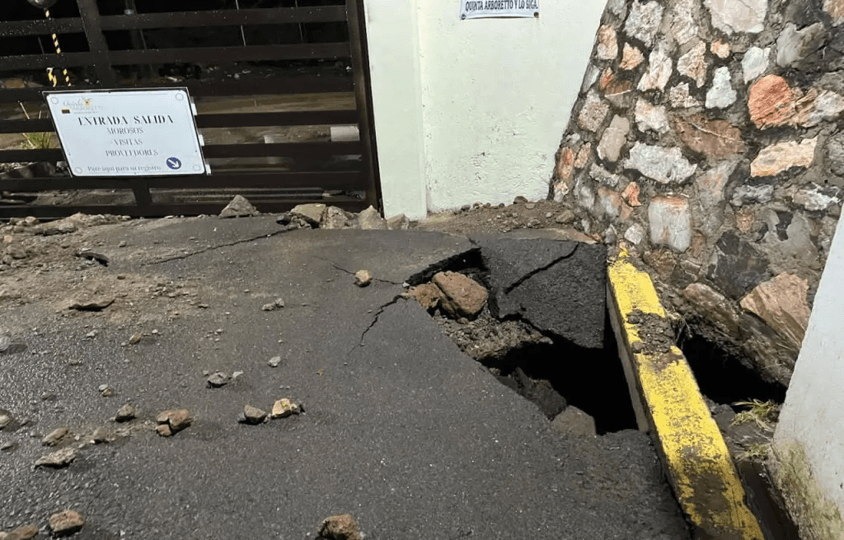 Afectación en el fraccionamiento Quinta Arboretto, en Cuautlancingo, Puebla.