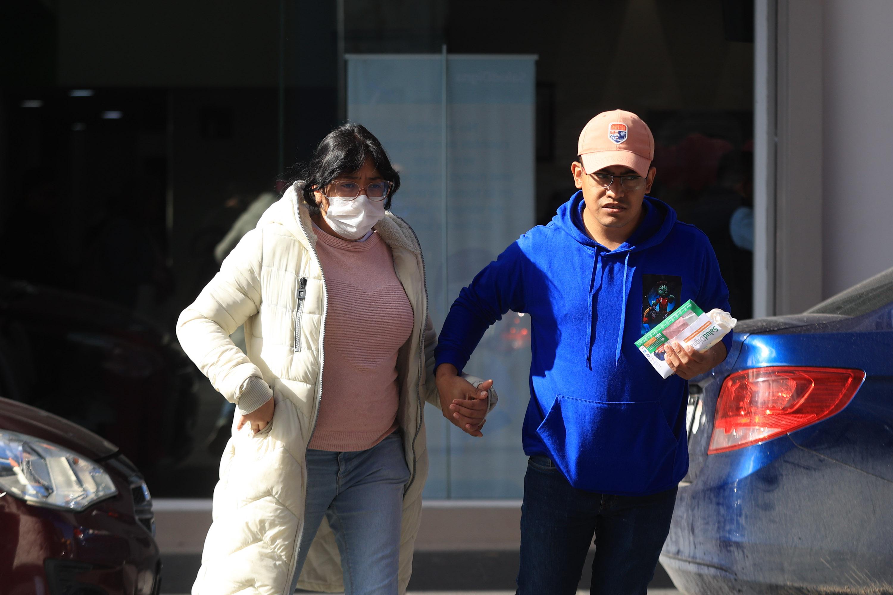 Sal abrigado porque se siente frío en Puebla este sábado 11 de octubre.