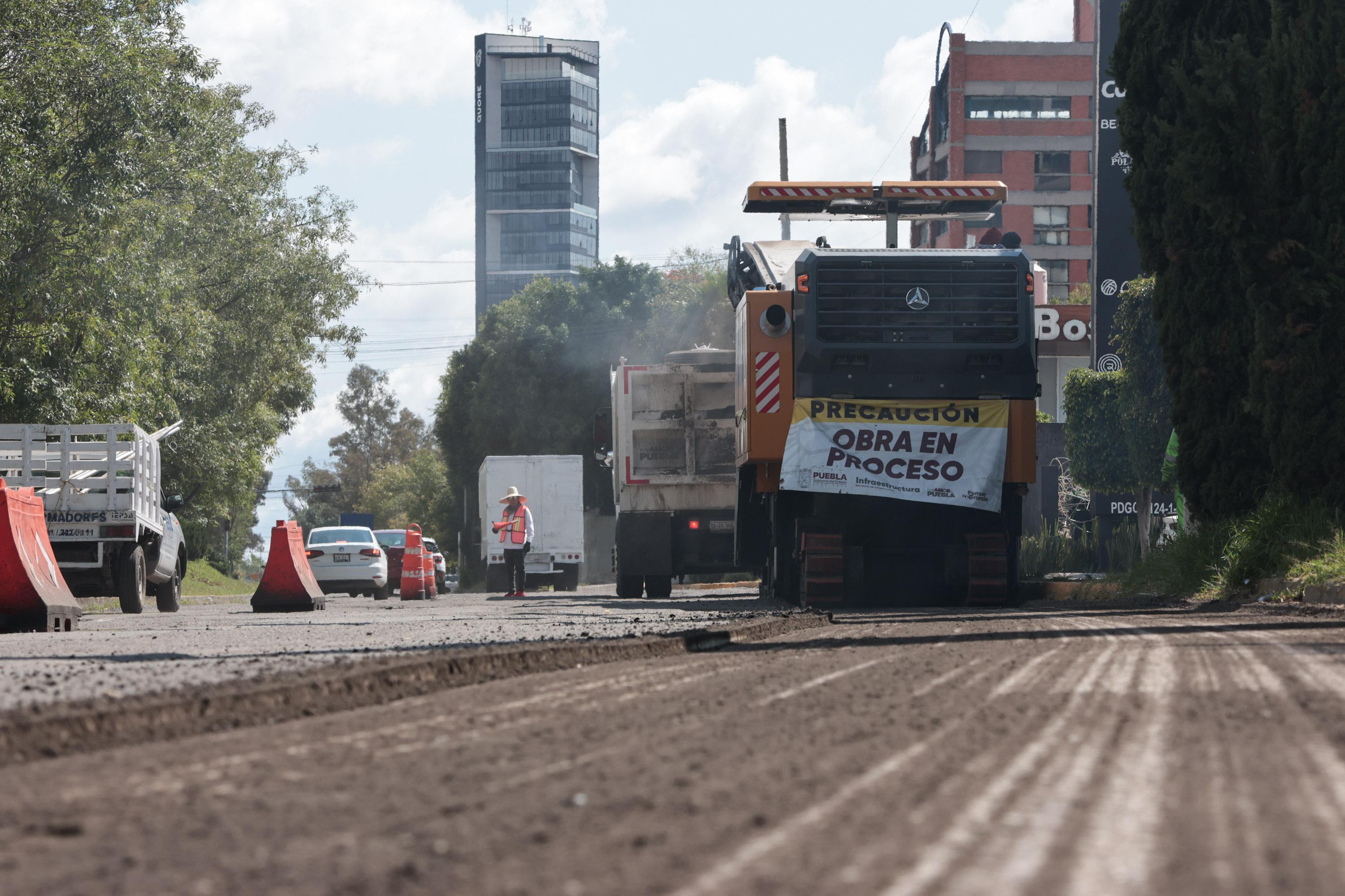Reencarpetamiento en Calzada Zavaleta en Puebla.