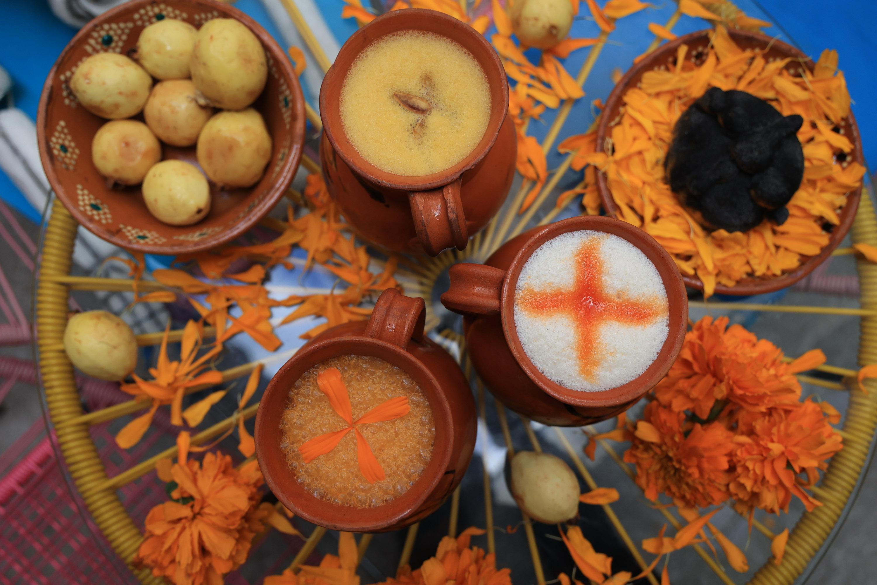 Pulques terroríficos de hojaldra, calabaza y flor de cempasúchil.