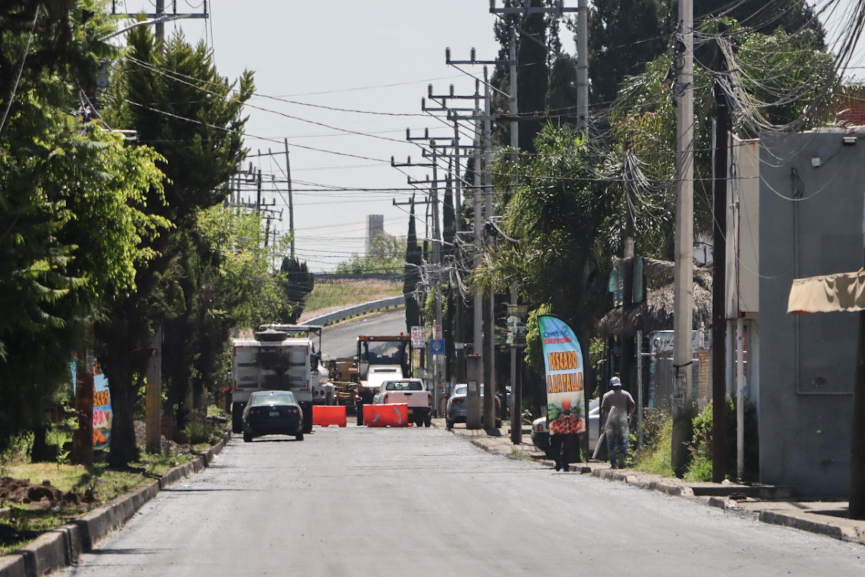 Avanza de buena forma rehabilitación en las laterales de la Recta a Cholula.