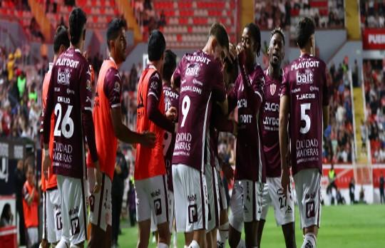 Necaxa derrotó por goleada de 4-1 a Santos.