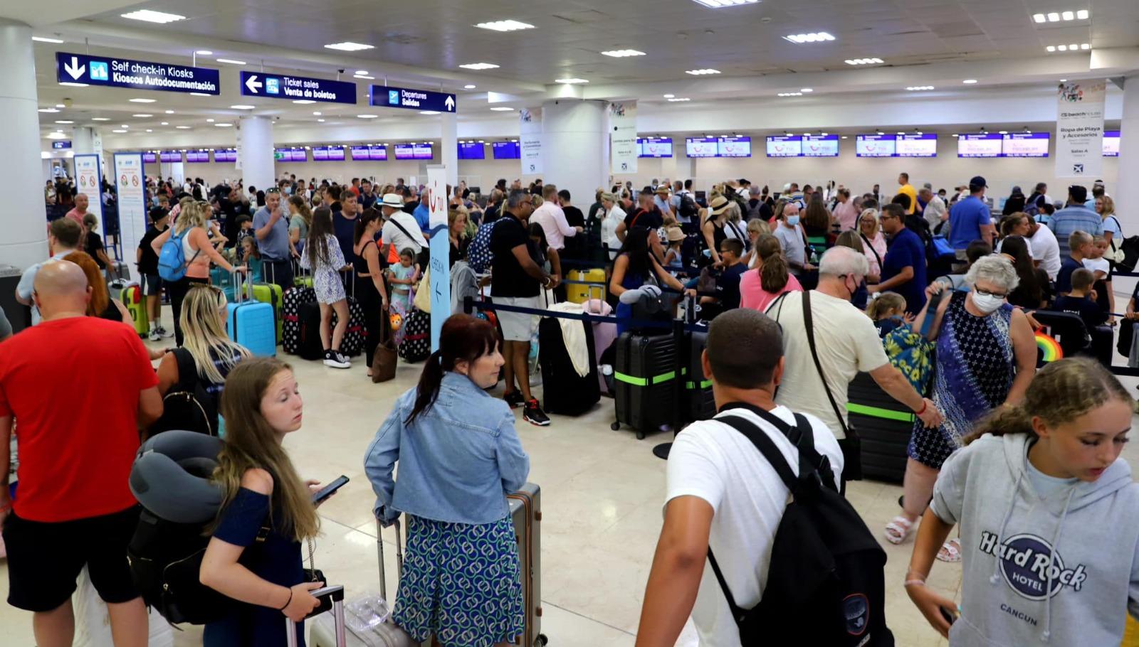 Durante los primeros ocho meses del año, México recibió 14 millones 87 mil turistas extranjeros vía aérea.