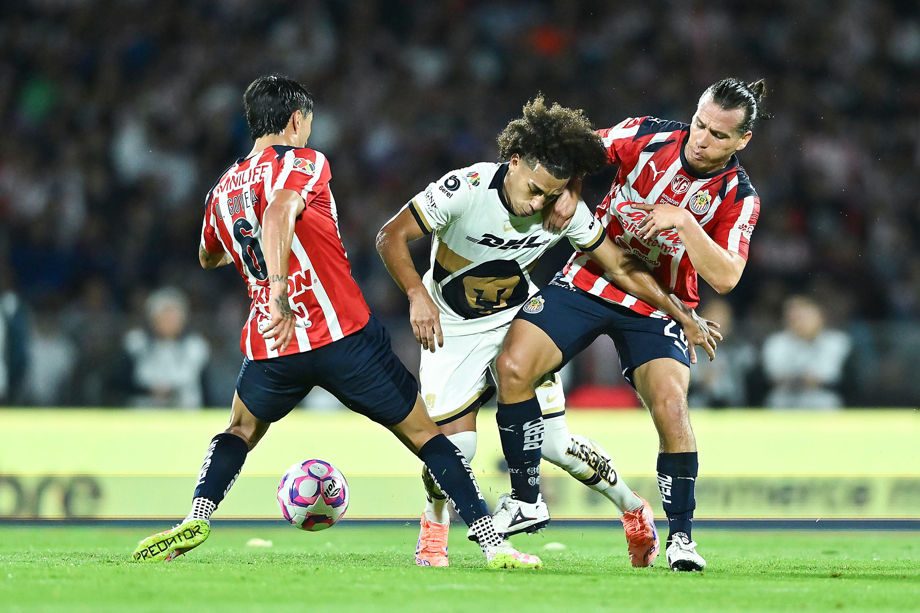 Guadalajara derrotó 2-1 a Pumas.