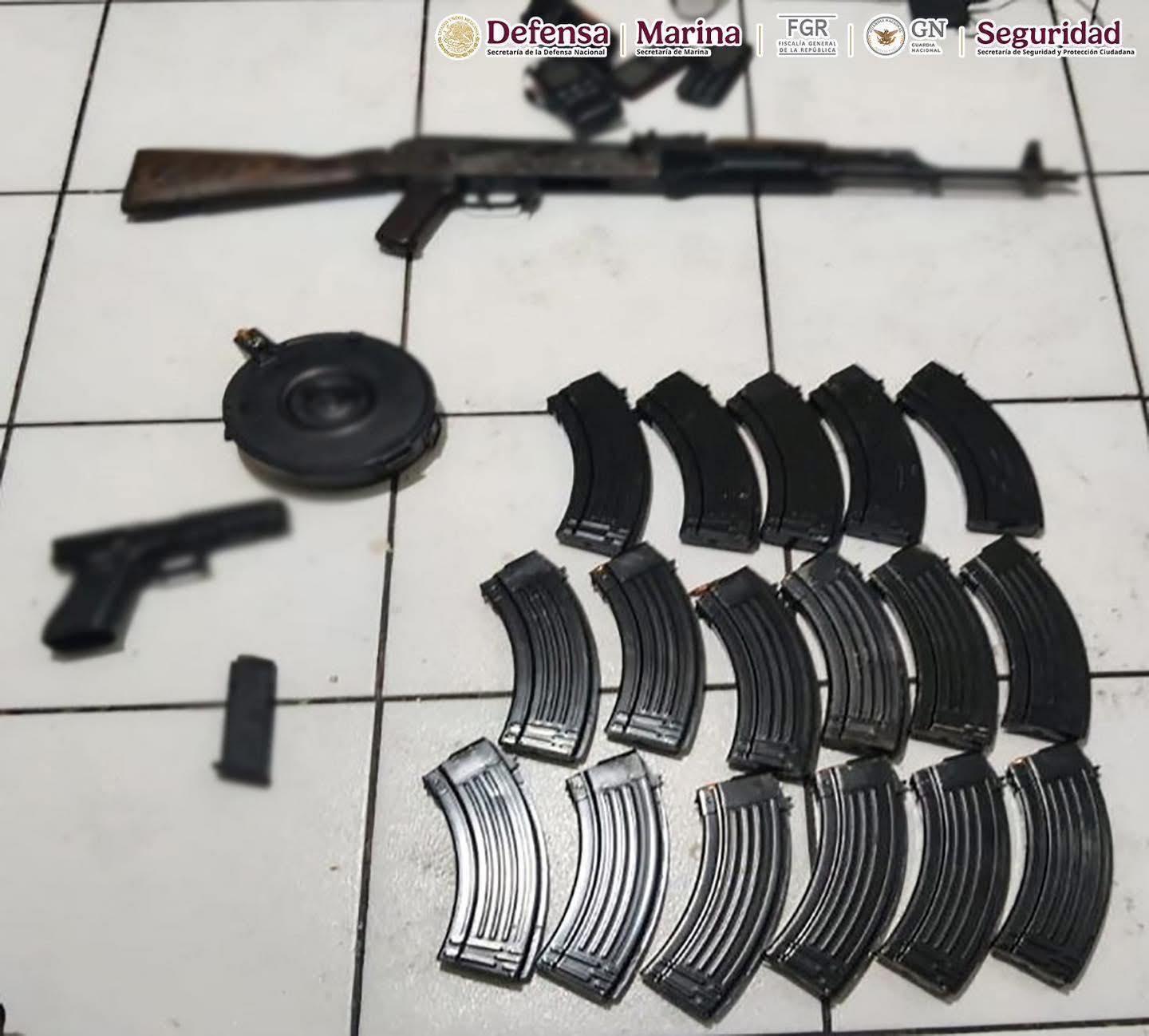 Detenidas siete personas en posesión de armamento de uso exclusivo del Ejército.