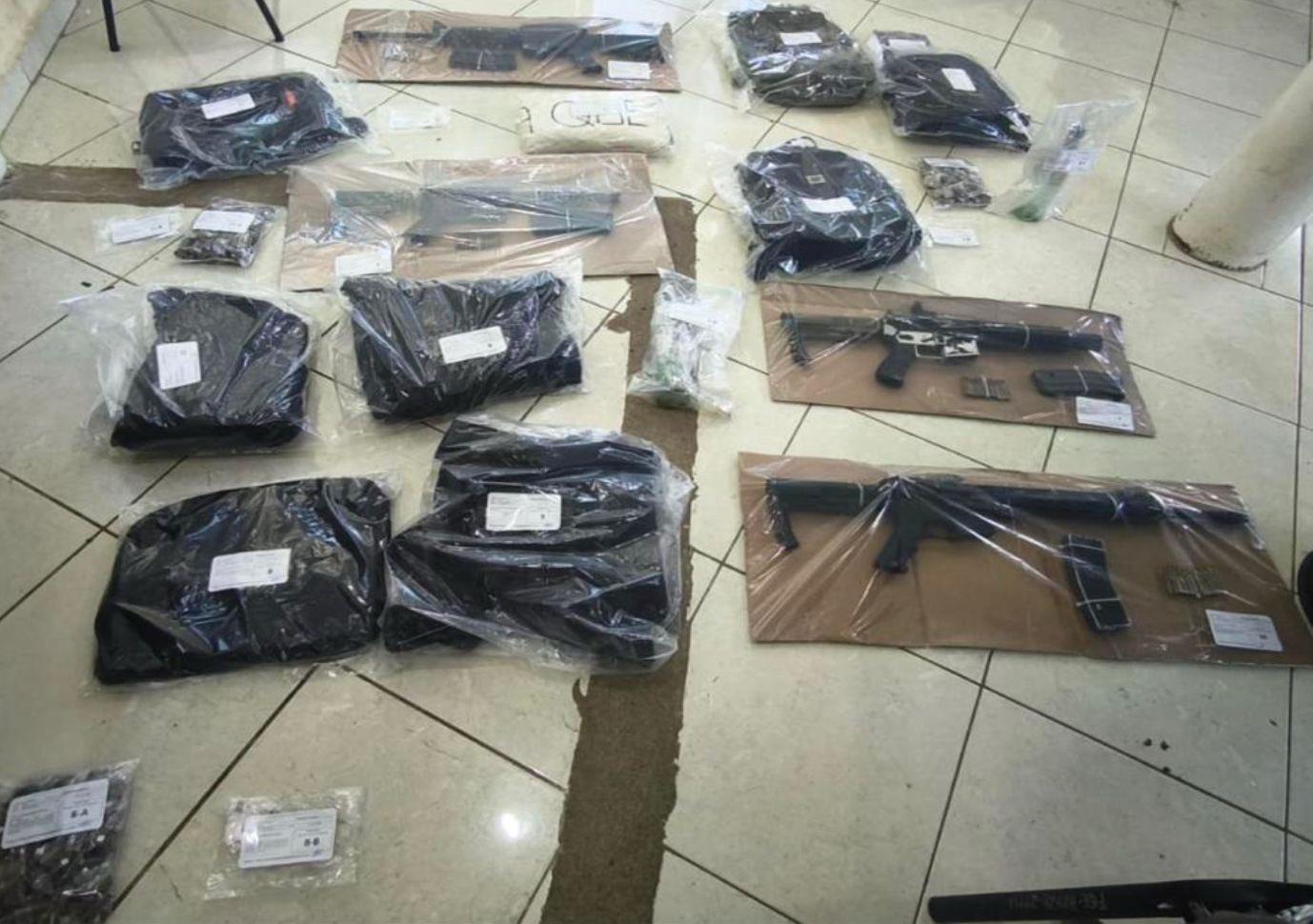 Van aseguradas 6,534 armas de fuego, 1,128,014 cartuchos de diversos calibres, 30,131 cargadores.